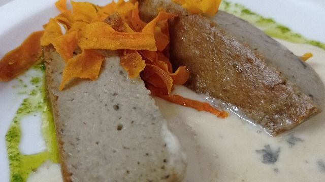 Carta de Restaurantes en Pamplona, Vegetariano Sarasate, Pastel de berenjena con salsa de queso azul