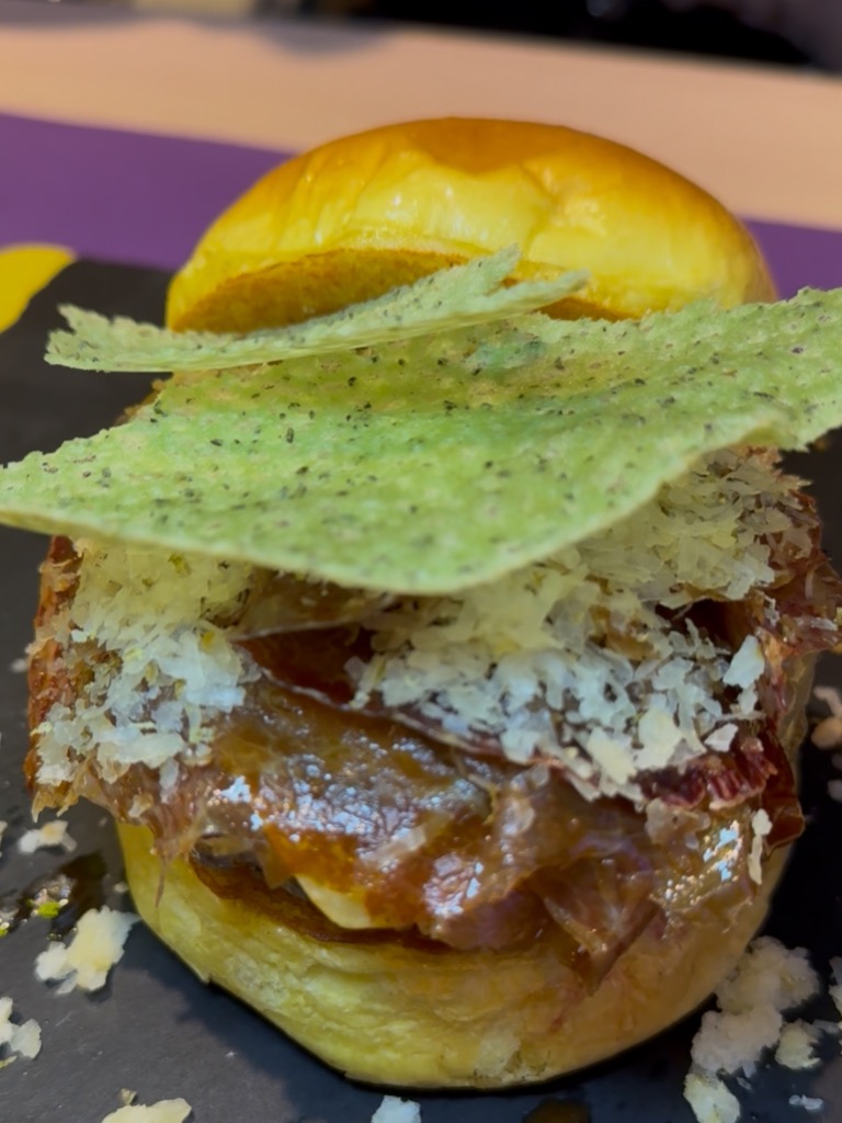 Carta de Restaurantes en Pamplona, VIVO burger, Hamburguesa smoke 21