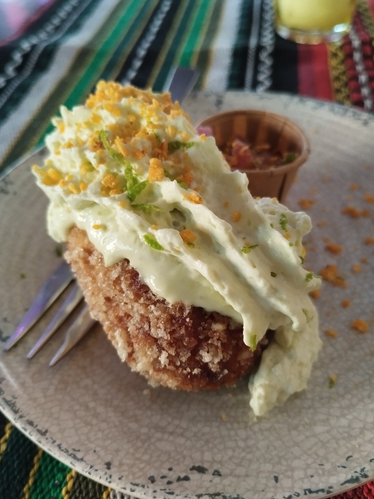 Carta de Restaurantes en Pamplona, Zokoa, Croqueta de carne guisada al estilo mexicano con nata agria de guacamole, chispas de tex-mex y pico de gallo