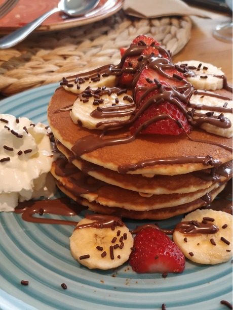 Menu of Restaurants in Pontevedra, Restaurante La Escondida, Pancake de nutella, fresa, plátano y nata