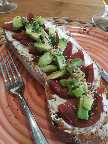 Menu of Restaurants in Pontevedra, Restaurante La Escondida, Tostada de tomate y aguacate