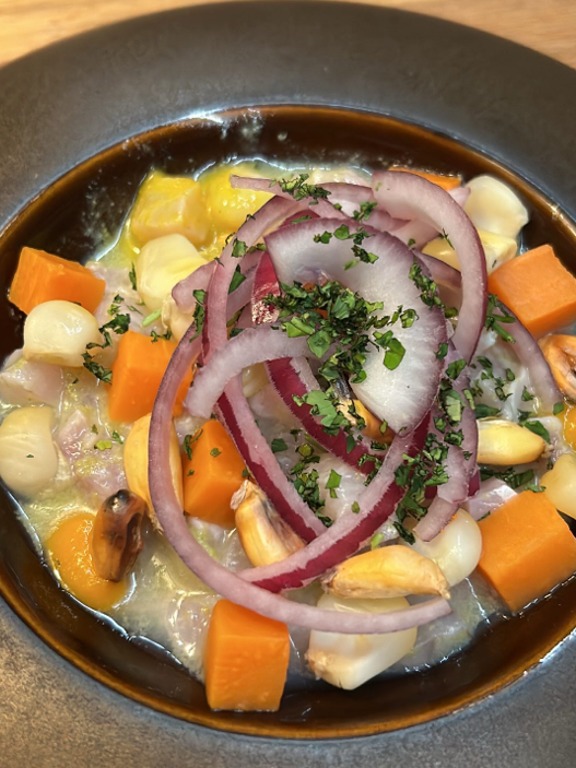 Carta de Restaurantes en Port de Pollença, amazO, Ceviche clásico de lubina fresca salvaje