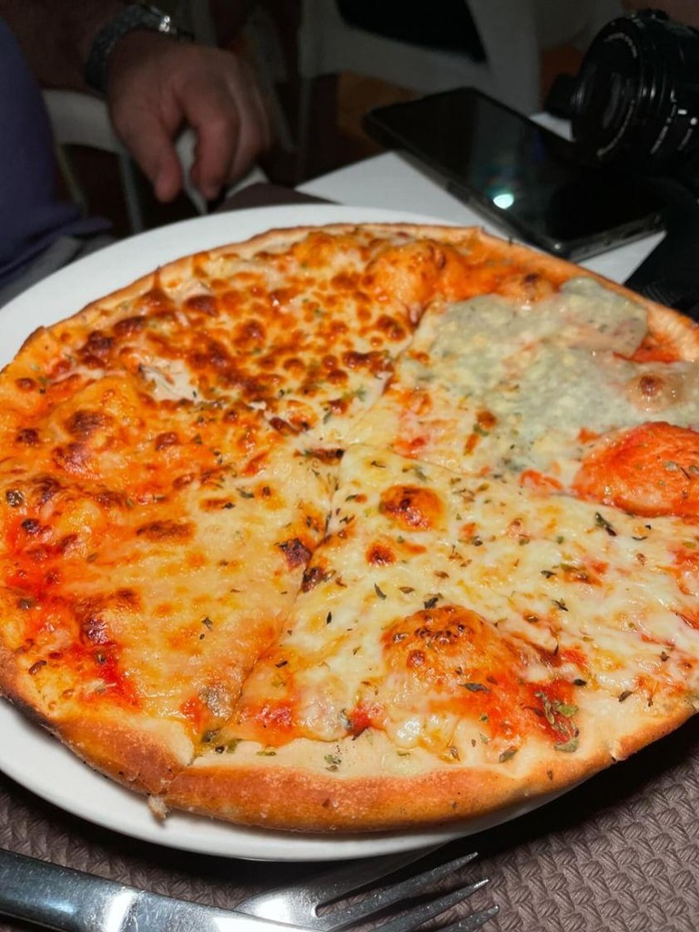 Carta de Restaurantes en Puerto de Mazarron, Pizzarrón, 𝐂𝐮𝐚𝐭𝐫𝐨 𝐪𝐮𝐞𝐬𝐨𝐬 🧀