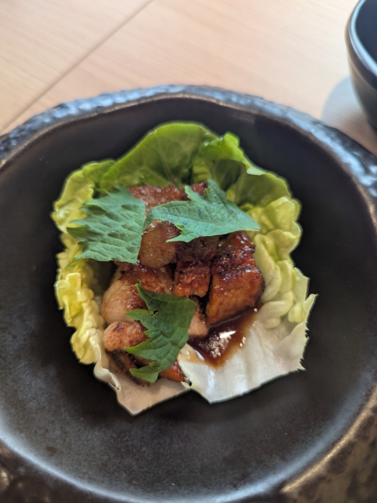 Recomendación gastronómica de Requena: Ssam de anguila Kabayaki y mollejas de ternera con Tonkatsu