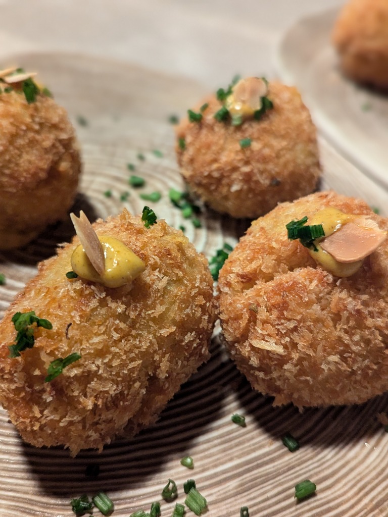 Menu of Restaurants in Requena, Restaurante El Yantar La Cocina de Pilar., Croquetas de pollo al curry