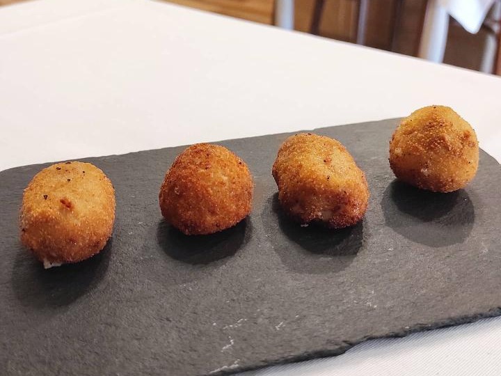 Carta de Restaurantes en Riba-roja de Túria, La vaca, Croquetas de pollo a´last con cecina
