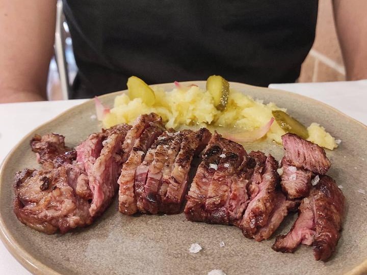 Carta de Restaurantes en Riba-roja de Túria, La vaca, Pluma ibérica, salsa bordolesa y parmentier con encurtidos