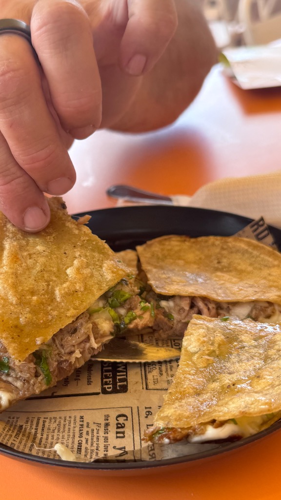 Valoración y opiniones de comida y bebida en Roda de Berà, Taquito Lindo, Quesadilla De carnitas
