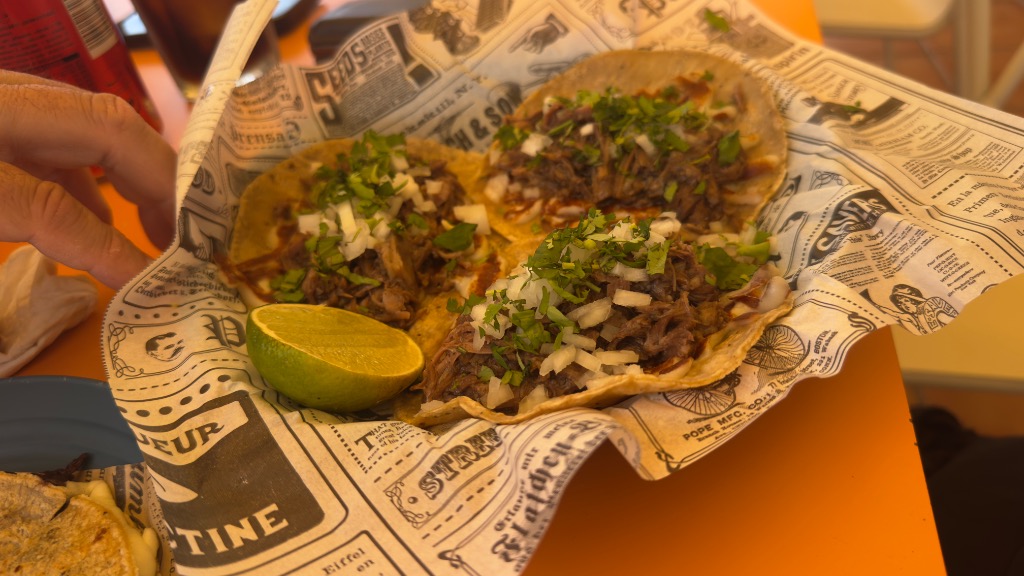 Valoración y opiniones de comida y bebida en Roda de Berà, Taquito Lindo, Taco Birria