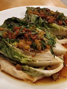 Carta de Restaurantes en San Sebastián, orburu, Cogollos a la plancha con puré de alubias y vinagreta de ponzu y piparras
