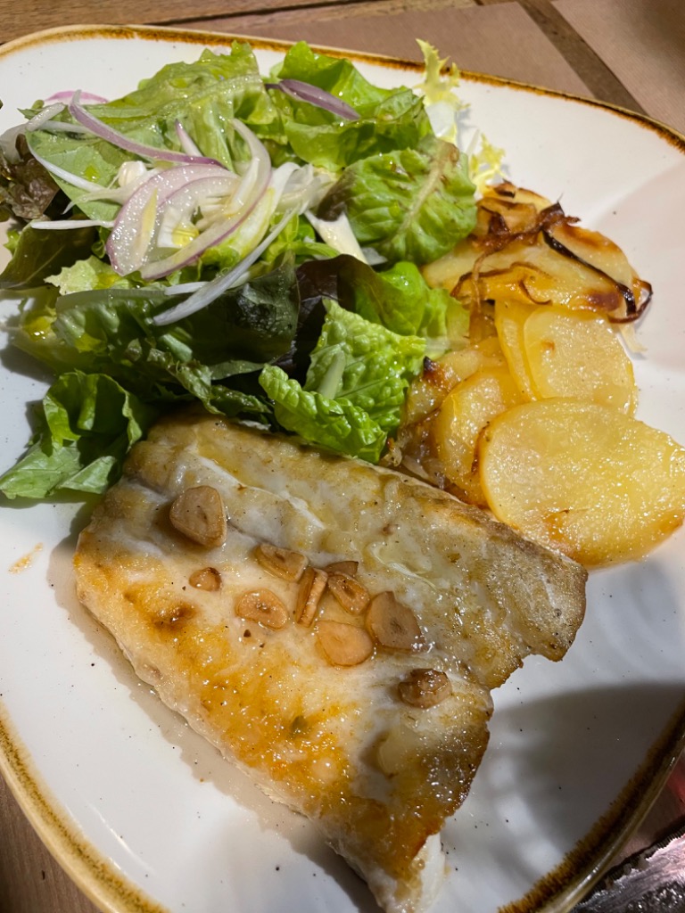 Carta de Restaurantes en San Sebastián, Ubarrechena, Merluza de la Pascuala a la parrilla con guarnición