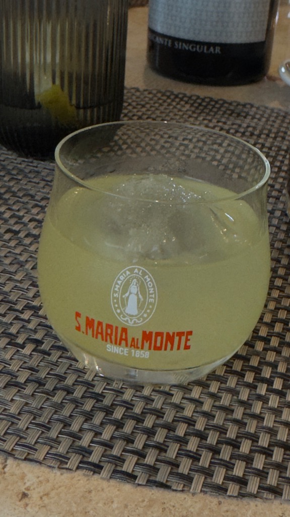 Valoración y opiniones de comida y bebida en Sant Salvador, La Trattoria di davide, Limoncello
