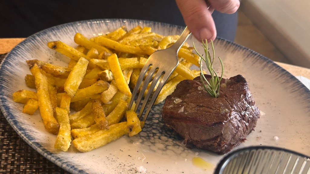 Valoración y opiniones de comida y bebida en Sant Salvador, La Trattoria di davide, Solomillo de Ternera