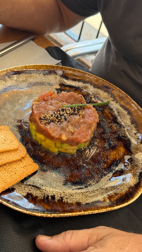 Valoración y opiniones de comida y bebida en Sant Salvador, Restaurant Vil·la Casals, Tartar de atún