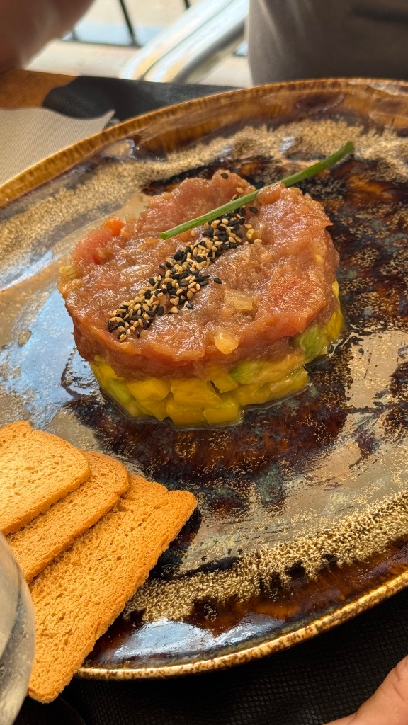 Valoración y opiniones de comida y bebida en Sant Salvador, Restaurant Vil·la Casals, Tartar de atún