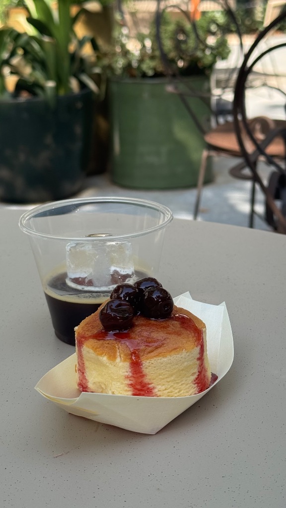 Valoración y opiniones de comida y bebida en Santa Agnès de Malanyanes, Gastronomic atelier, Cotton cheesecake