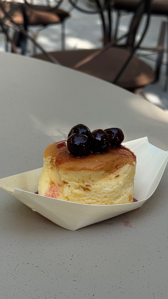 Valoración y opiniones de comida y bebida en Santa Agnès de Malanyanes, Gastronomic atelier, Cotton cheesecake