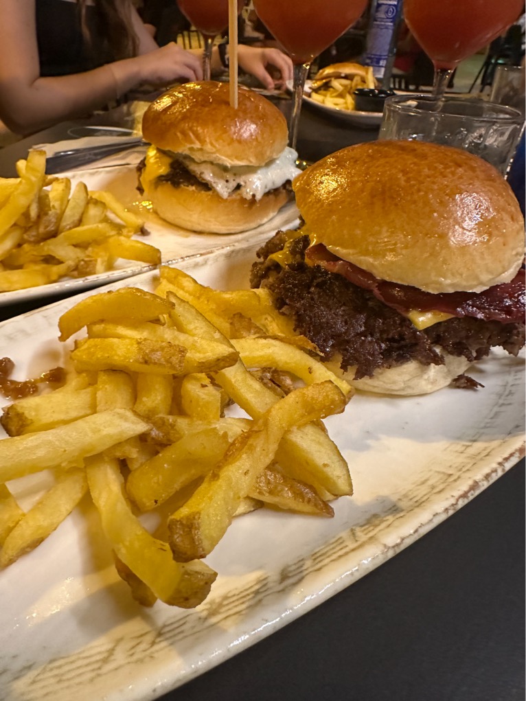 Carta de Restaurantes en Santa Pola, Tremenda Ruiz Brothers I Hamburguesería Santa Pola, Fermín trufillo