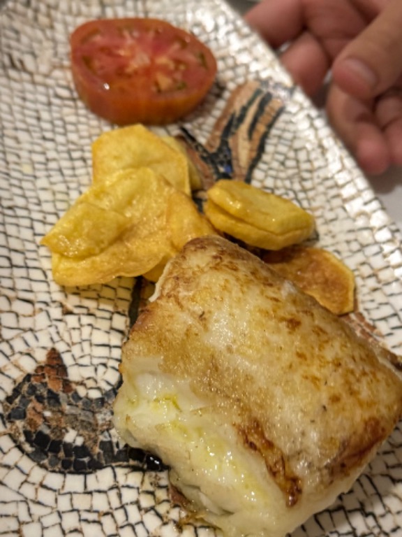 Carta de Restaurantes en Santander, El Desván, Merluza con patatas y pimientos