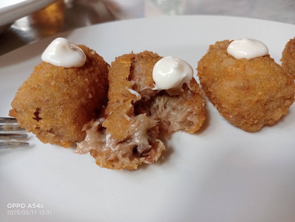Review and opinions of food and drinks in Seville, Café Santacruz - tapas bar, Croquetas de puchero