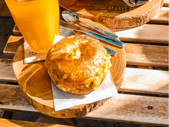 Menu of Coffee Shops in Seville, Jester, Bagel de chedar