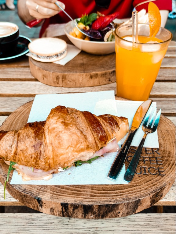 Menu of Coffee Shops in Seville, Jester, Croissant mixto