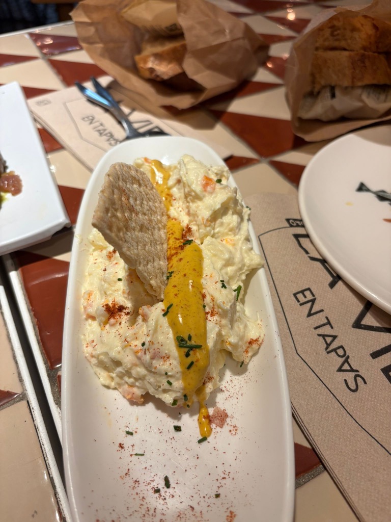 Gastronomy recommendation in Seville: Ensaladilla rusa de melva canutera y piparras