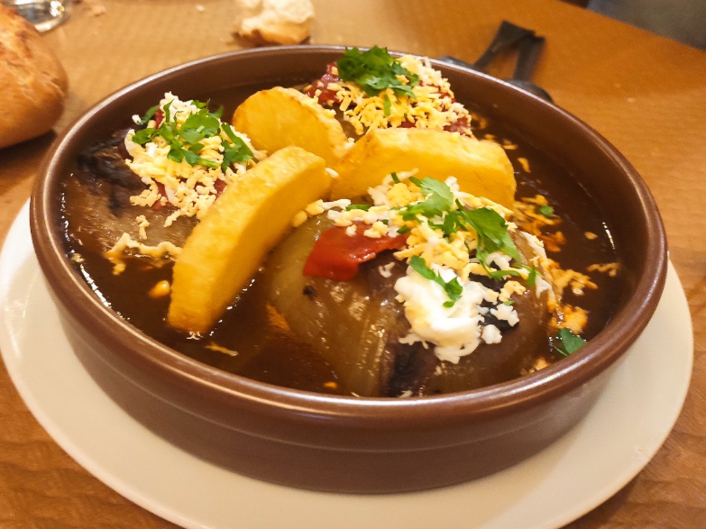 Carta de Restaurantes en Siero, Llagar la Morena(Viella), Cebollas rellenas de bonito