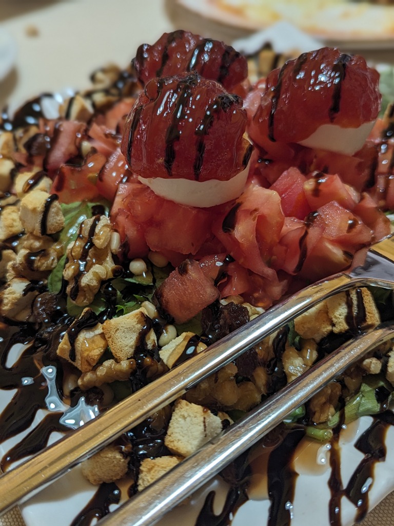 Carta de Restaurantes en Siete Aguas, Restaurante El Candil, Ensalada de cabra con mermelada de tomate
