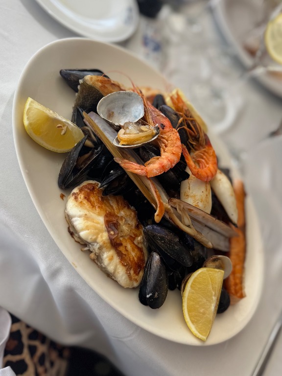 Carta de Restaurantes en Sitges, Can Laury, Parrillada de pescado y marisco