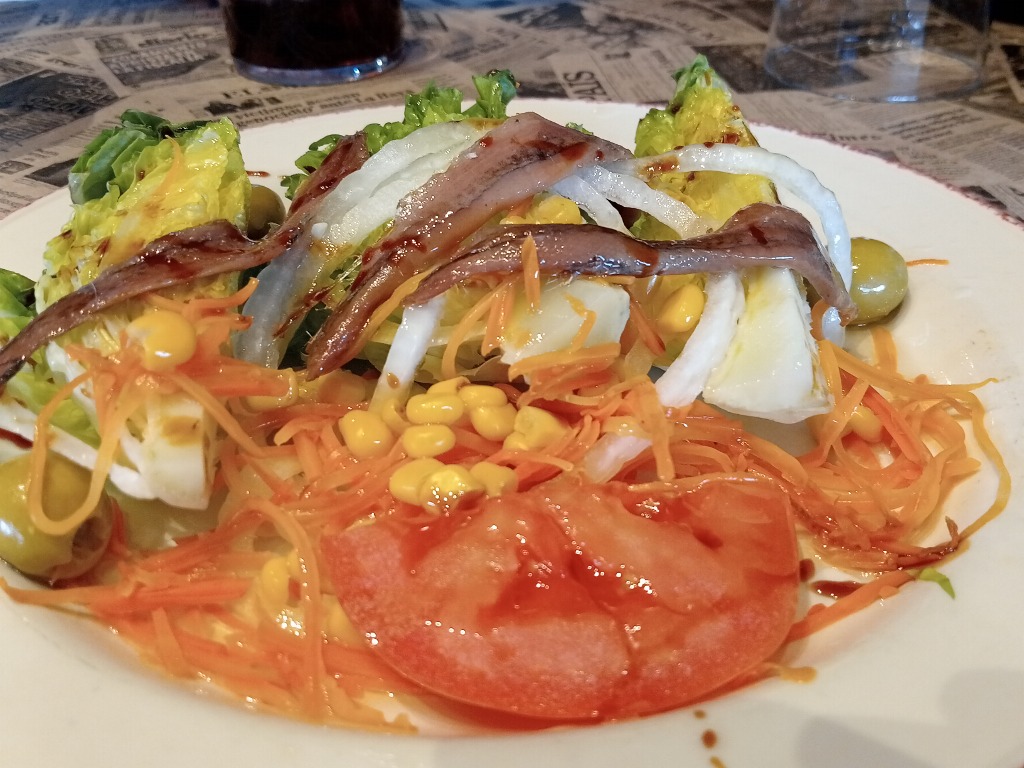 Menu of Restaurants in Tafalla, Restaurante en Tafalla El Paso, Ensalada de cogollos de Tudela con anchoas