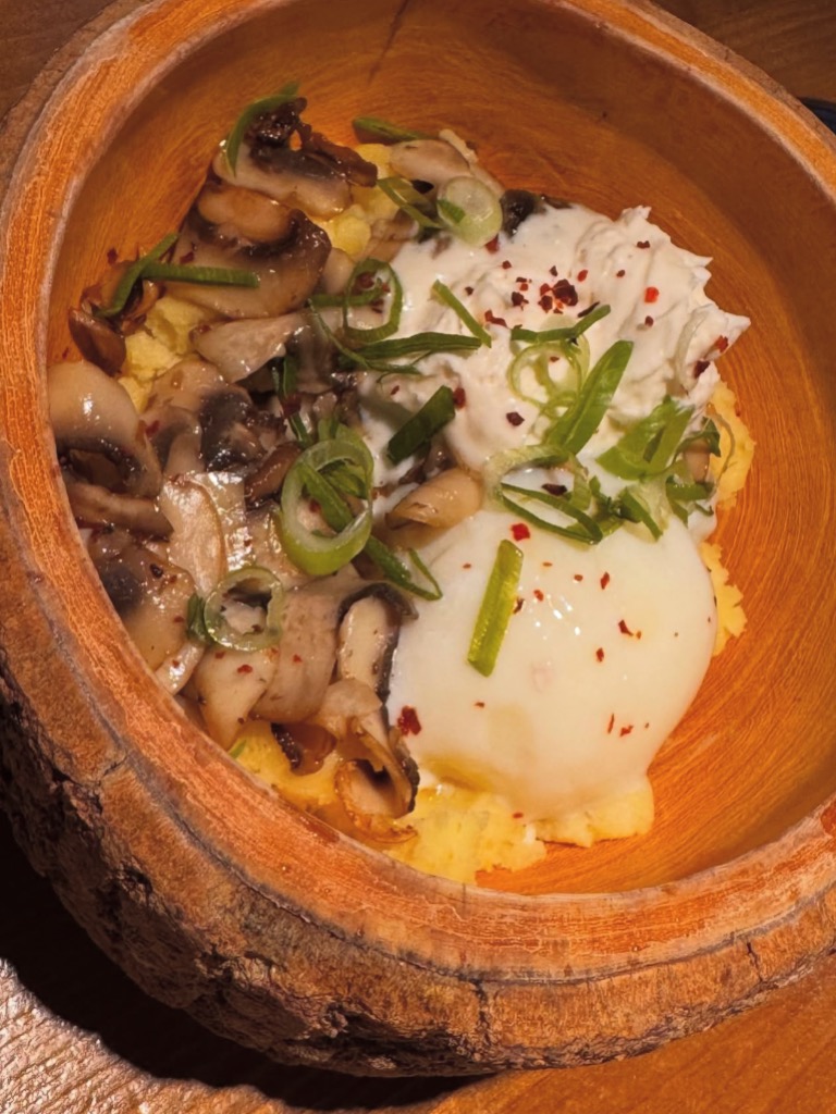 Recomendación gastronómica de Tarragona: Causa con huevo a baja temperatura, setas y espuma de parmesano