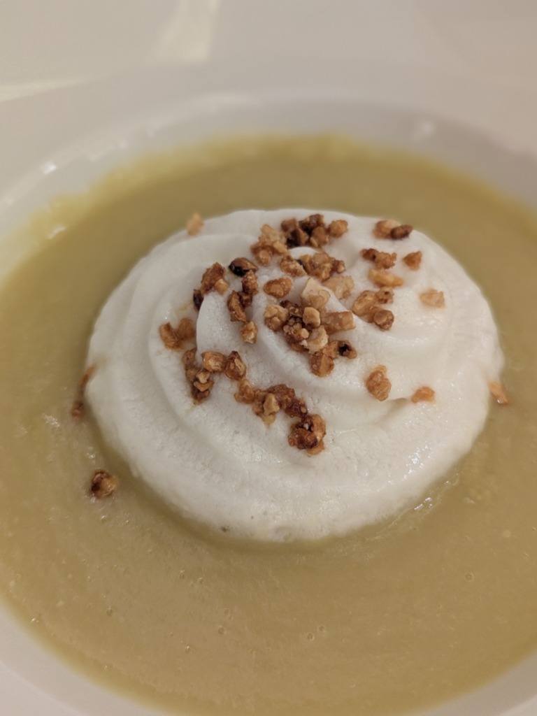 Carta de Restaurantes en Teruel, Parador de Teruel, Crema de puerros con espuma de almendras