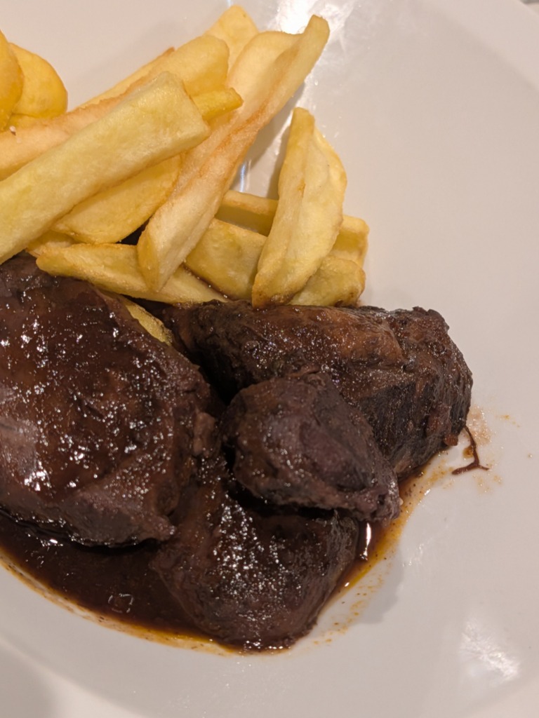 Valoración y opiniones de comida y bebida en Toledo, Restaurante Rinconcito Tap Station, Carrilleras