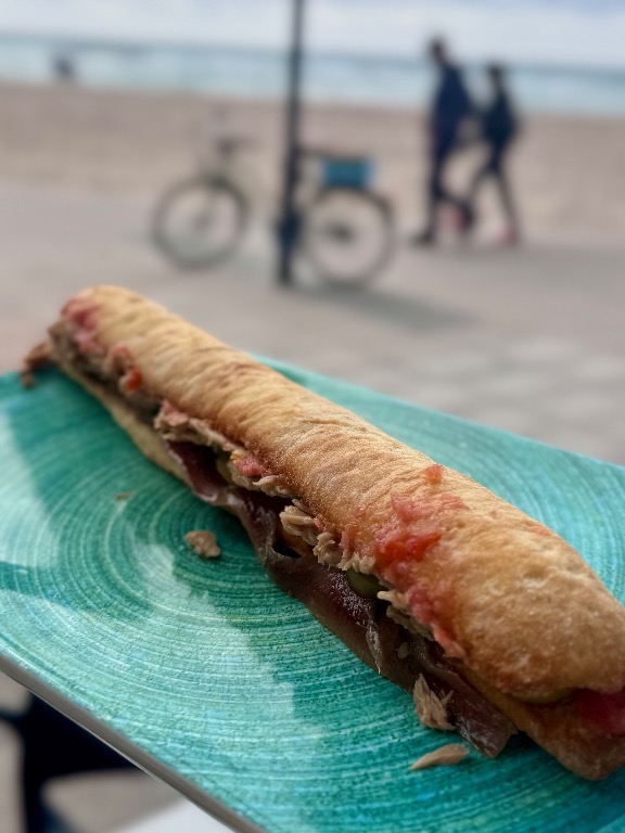 Recomendación gastronómica de Torredembarra: Bocata Baix a Mar