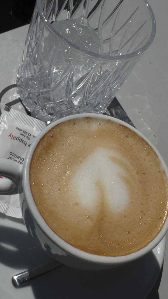 Review and opinions of food and drinks in Torredembarra, Restaurant KaiOna, Cafe con leche de avena