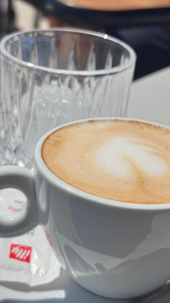 Review and opinions of food and drinks in Torredembarra, Restaurant KaiOna, Cafe con leche de avena