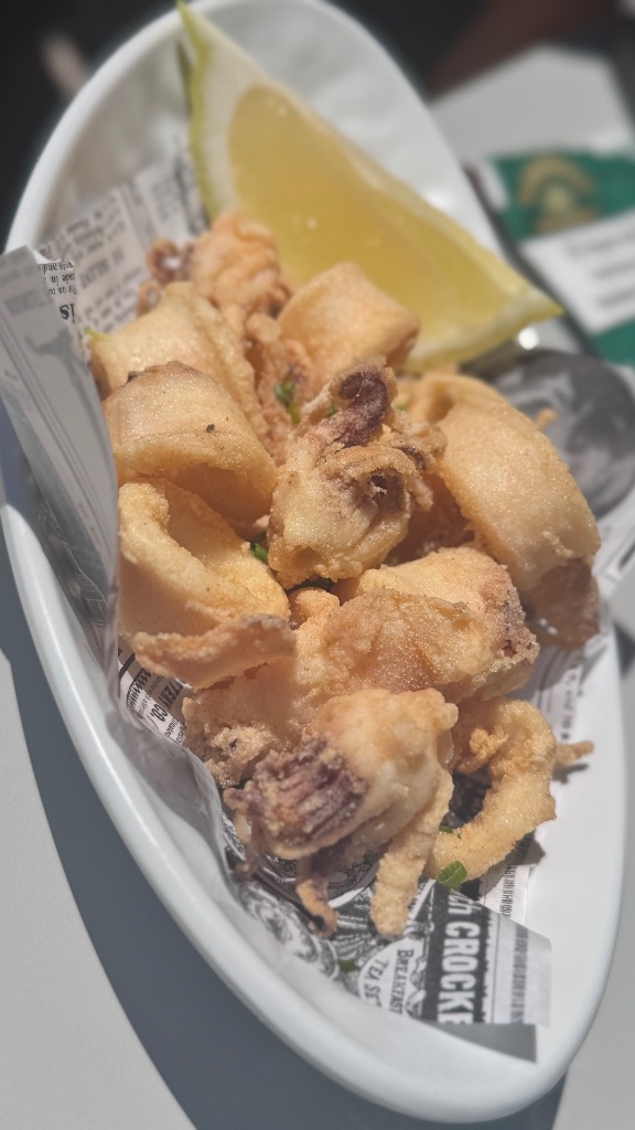 Review and opinions of food and drinks in Torredembarra, Restaurant KaiOna, Calamares a laAndaluza