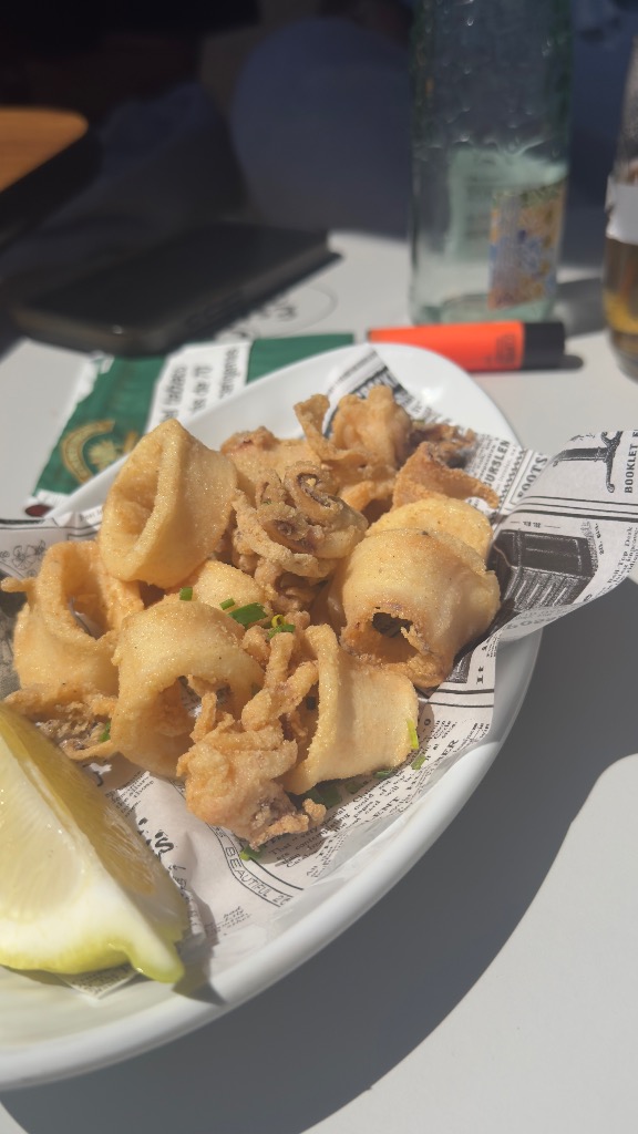 Review and opinions of food and drinks in Torredembarra, Restaurant KaiOna, Calamares a laAndaluza