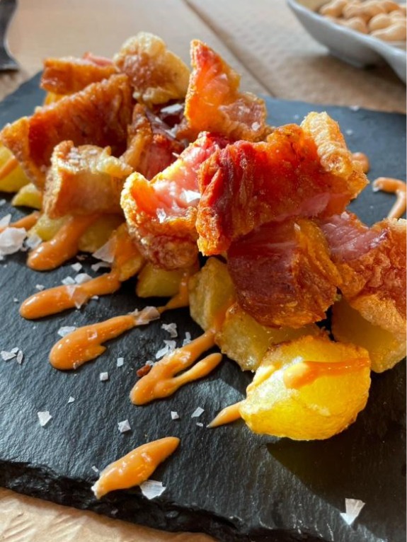 Gastronomy recommendation in Torrent: Torrezno con bravas