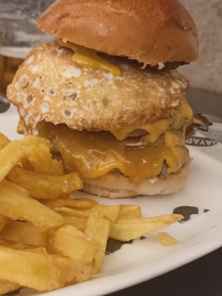 Carta de Restaurantes en Tudela, Gayarre Bar Restaurante, Hamburguesa americana