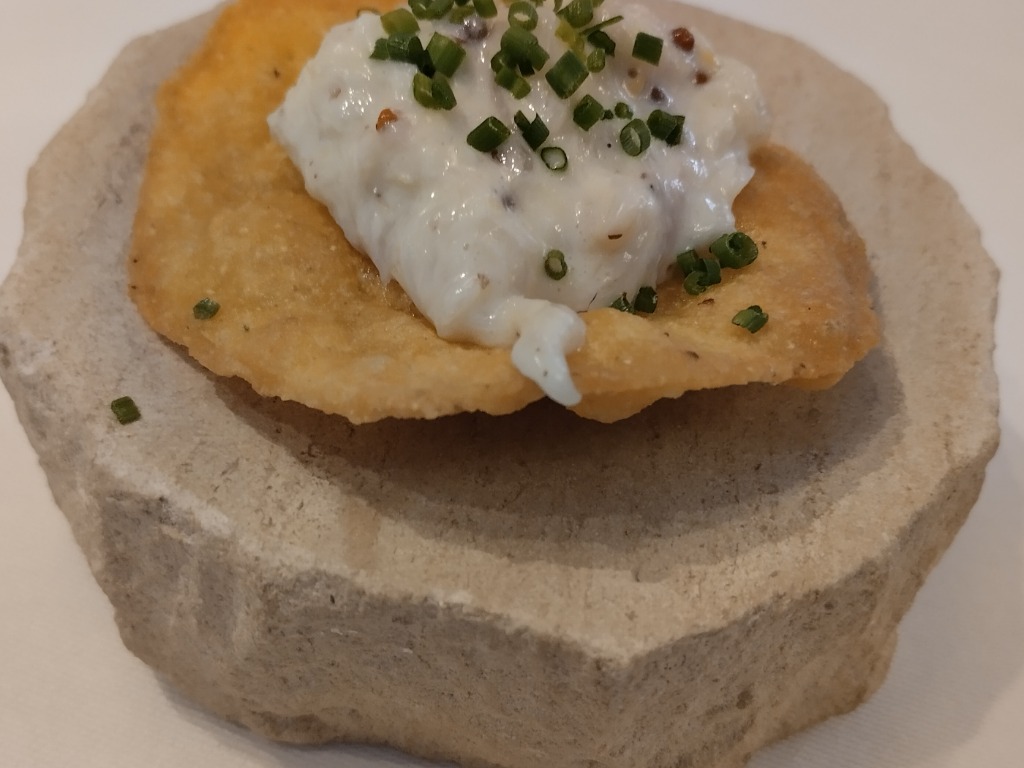 Carta de Restaurantes en Turón, Casa Chuchu, Aperitivo de torto de maiz y mero