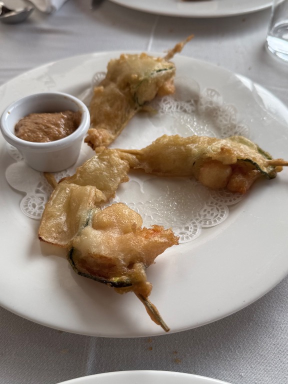Carta de Restaurantes en Ujué, Restaurante Asador Uxue, Tempura de langostinos y calabacín