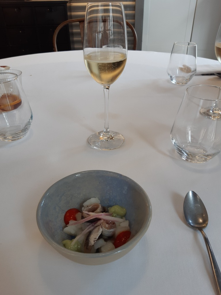 Carta de Restaurantes en Valencia, 2 Estaciones, Platos variados, menú degustación y maridaje