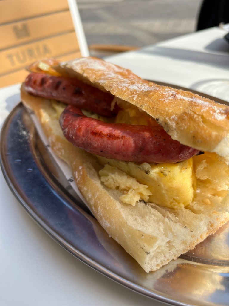 Carta de Cervecerías en Valencia, Afición Bar, Bocadillo de longaniza y tortilla