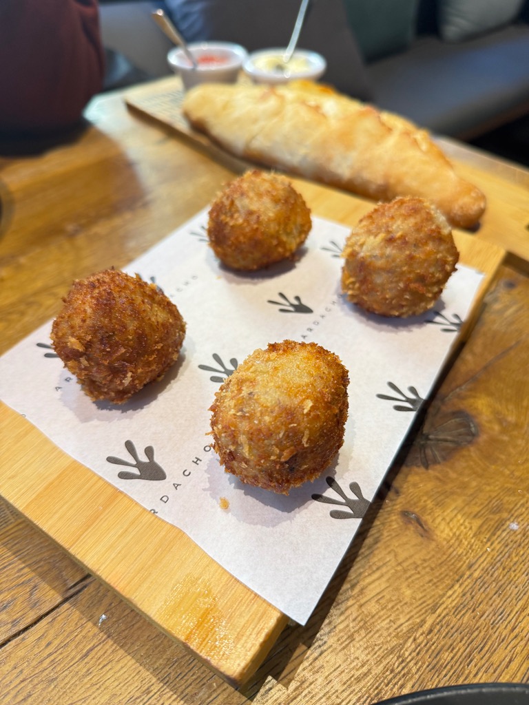Gastronomy recommendation in Valencia: Croquetas de cecina y queso idiazabal