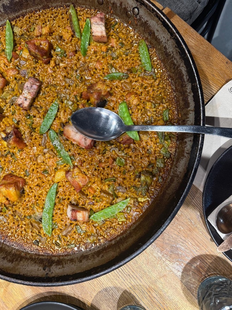 Gastronomy recommendation in Valencia: Paella de costillas y boletus