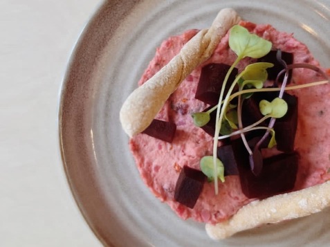Carta de Restaurantes en Valencia, Bar Cosmo Valencia, Ensaladilla rusa de remolacha