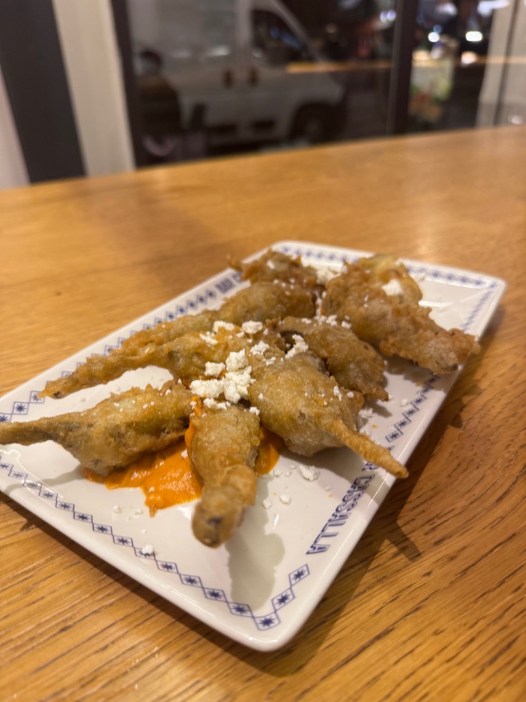Menu of Restaurants in Valencia, Bar Cremaet, Alcachofas en tempura con queso feta y romescu