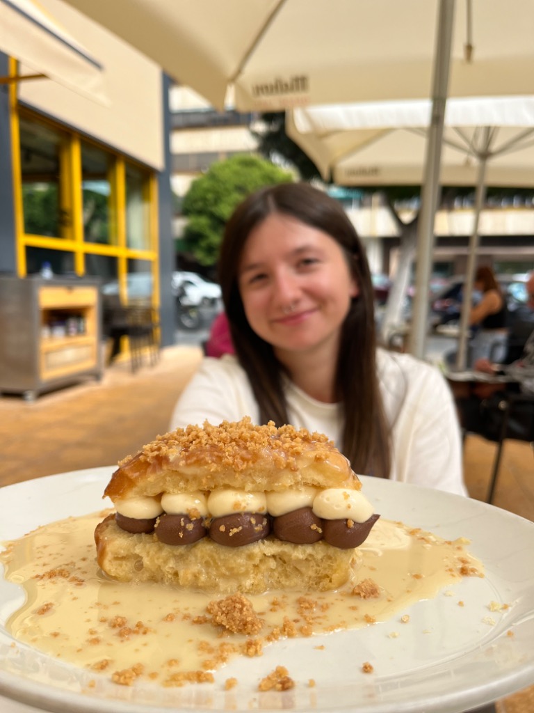 Menu of Restaurants in Valencia, Bar Cremaet, Farton de chocolate blanco y baileys